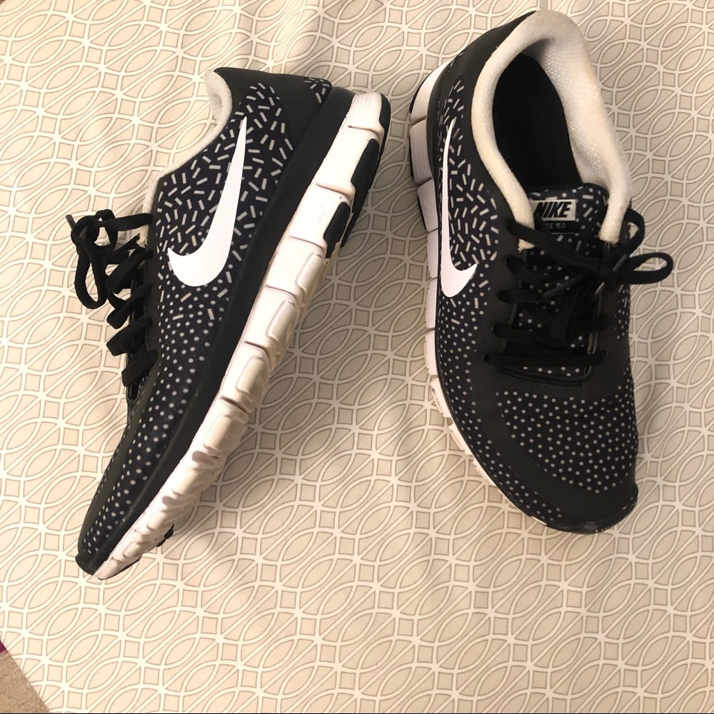 Nike Free 5.0 black and white sneakers size 7.5